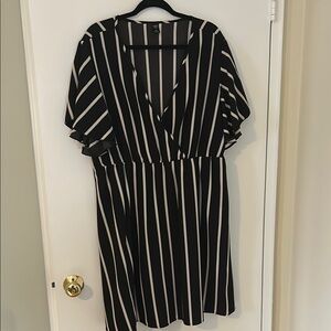 Black Midi Sundress with Dolman Sleeves and V-Neck for Casual Wear